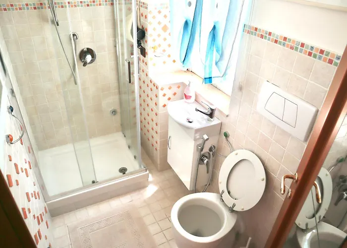 Gialla 雷卡纳蒂港